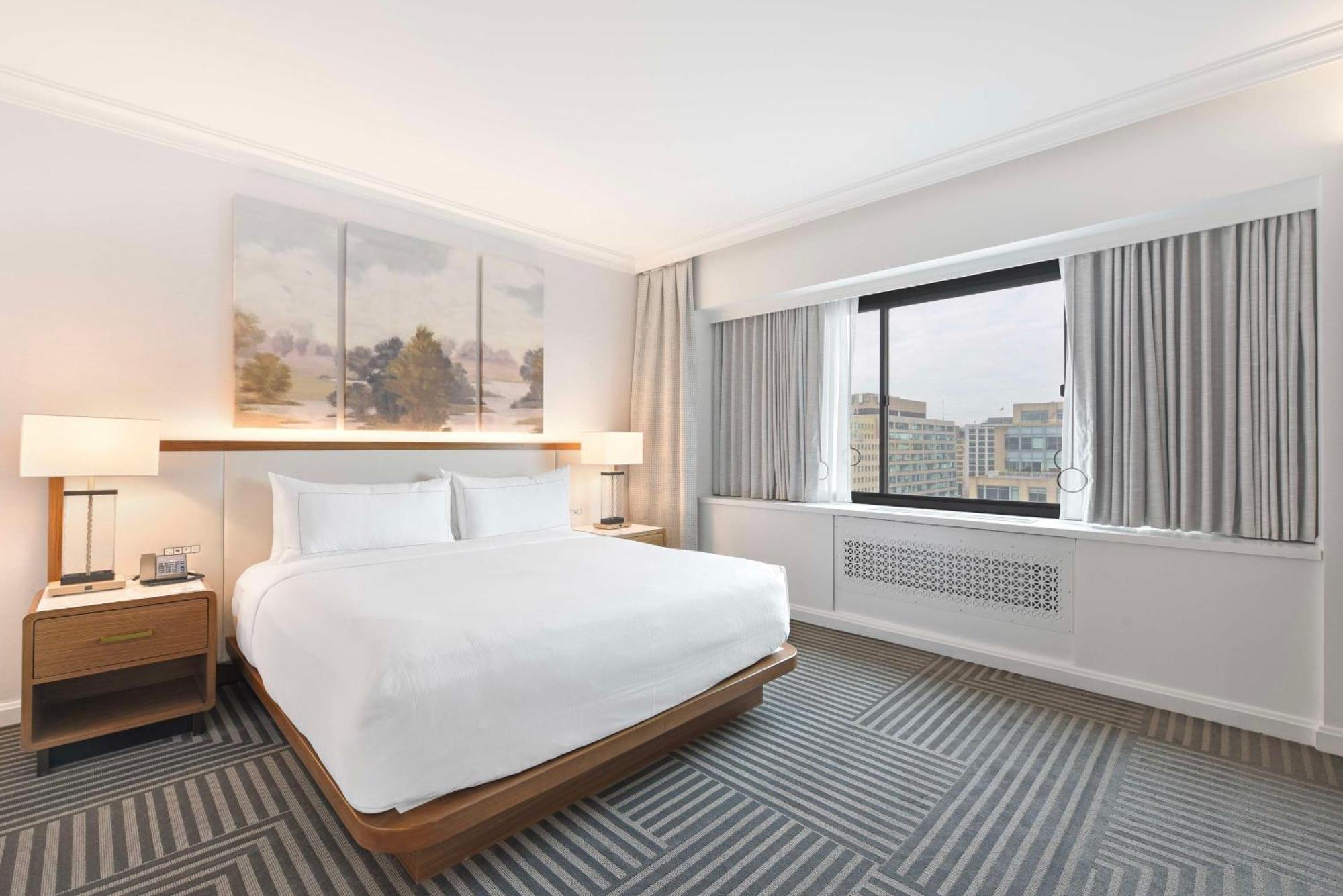 Отель Capital Hilton Вашингтон Экстерьер фото
