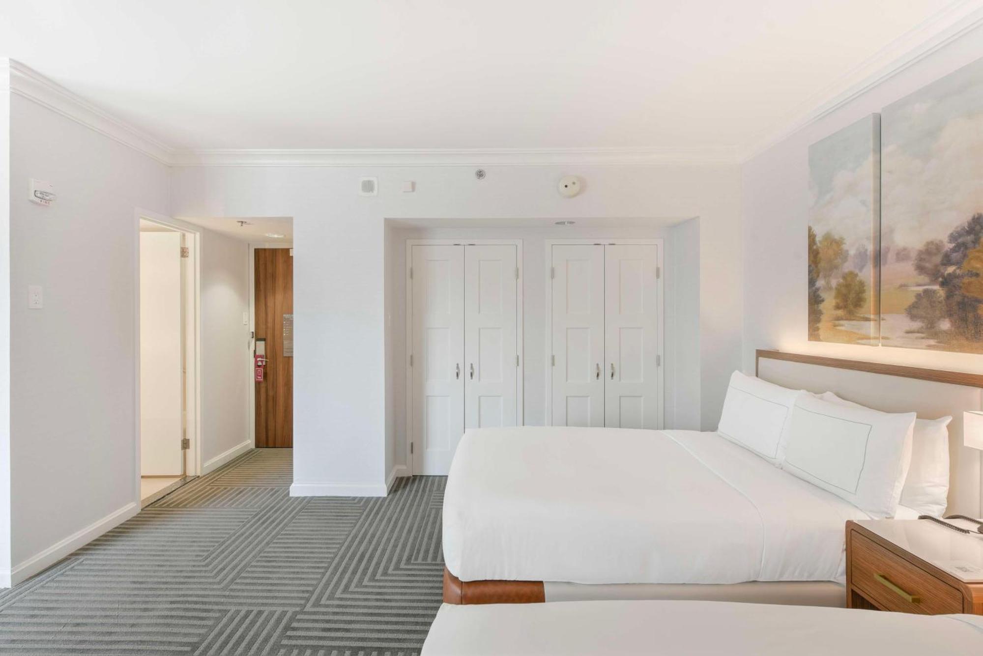 Отель Capital Hilton Вашингтон Экстерьер фото