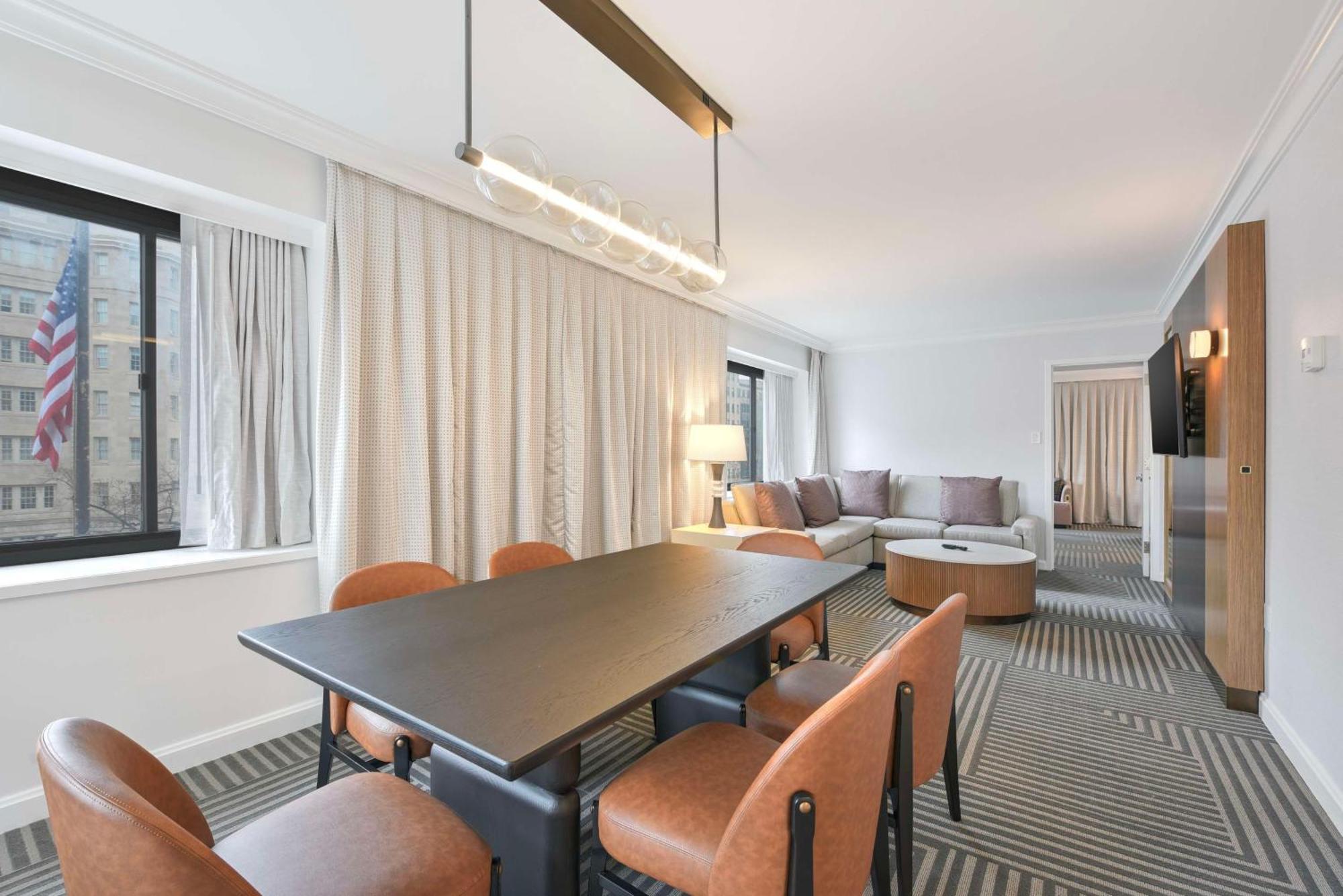 Отель Capital Hilton Вашингтон Экстерьер фото