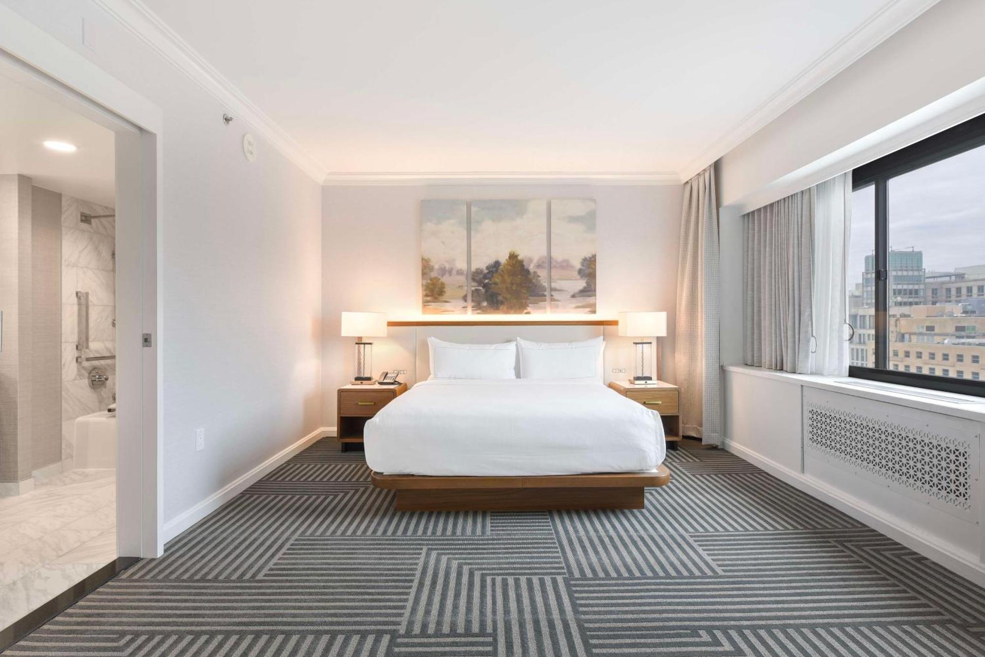 Отель Capital Hilton Вашингтон Экстерьер фото