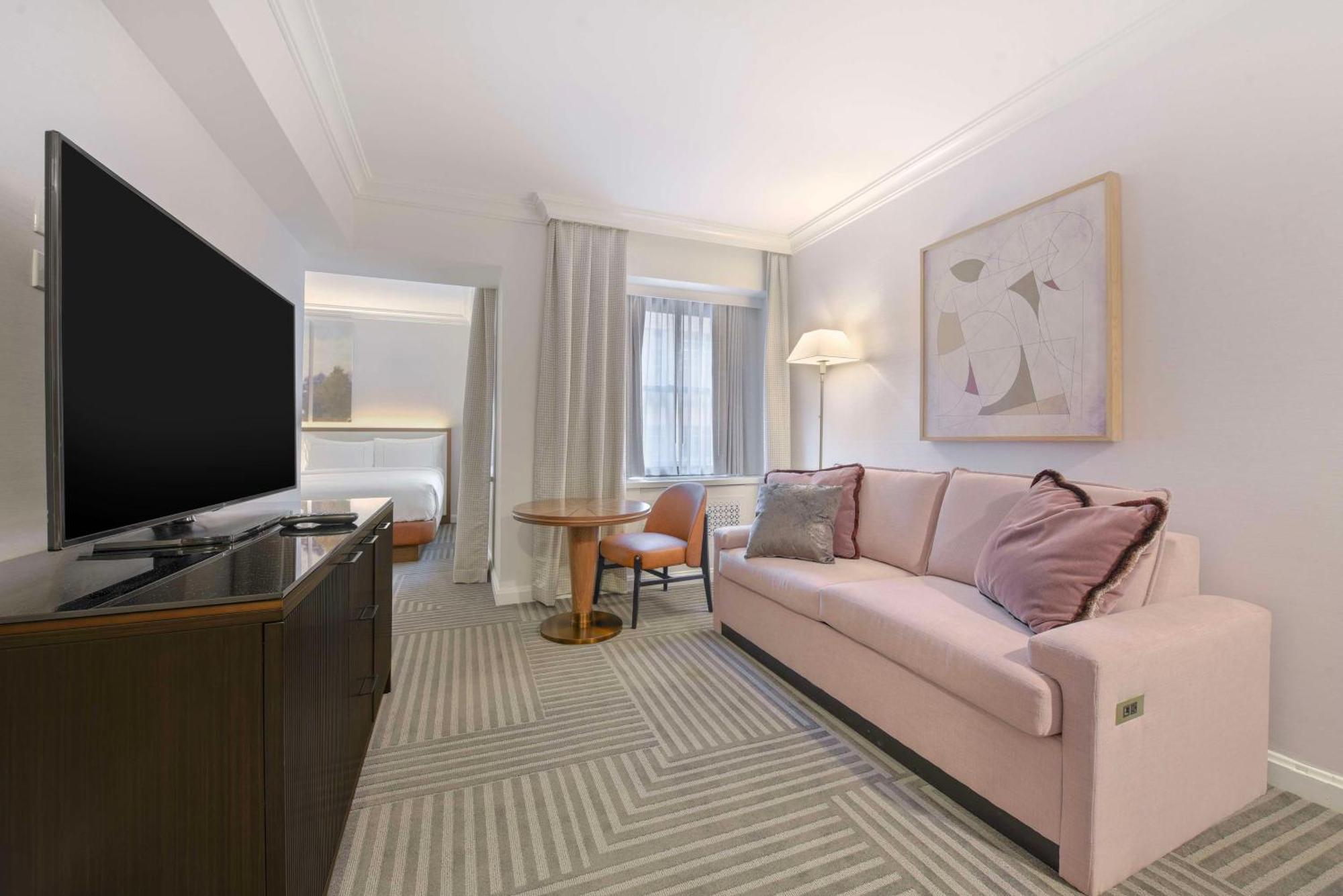 Отель Capital Hilton Вашингтон Экстерьер фото