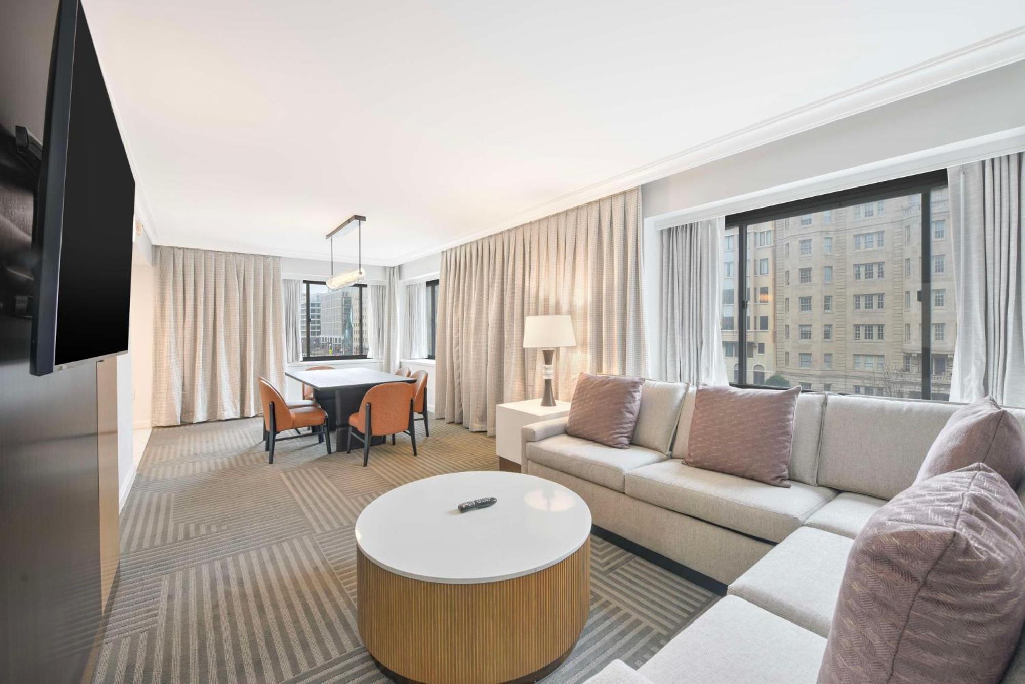 Отель Capital Hilton Вашингтон Экстерьер фото