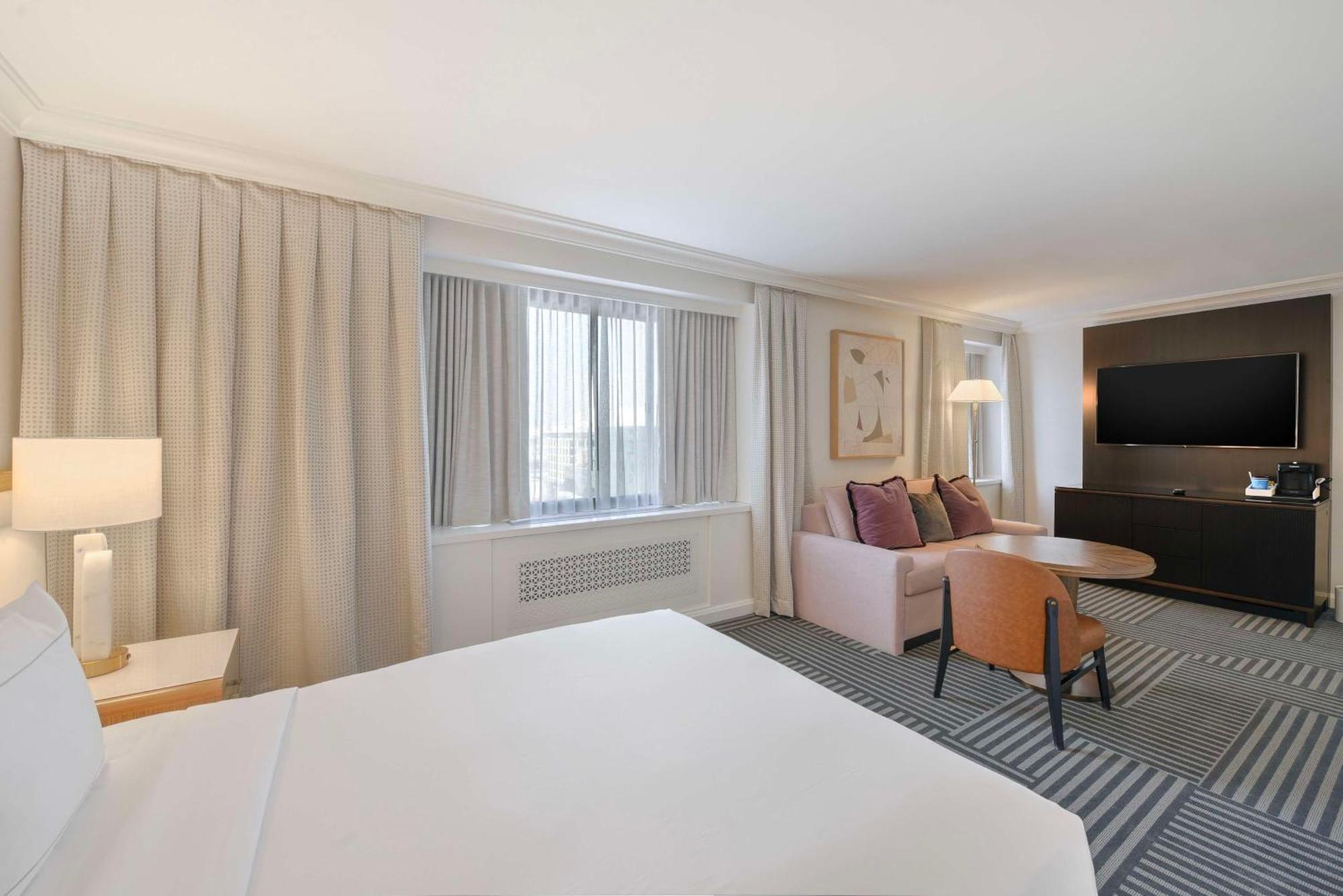 Отель Capital Hilton Вашингтон Экстерьер фото