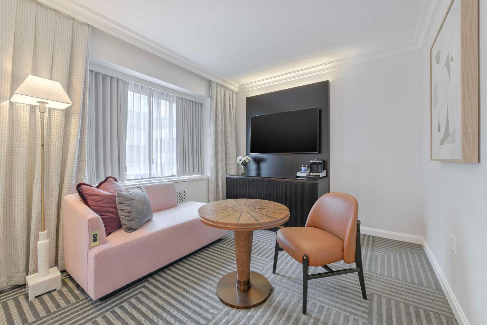 Отель Capital Hilton Вашингтон Экстерьер фото